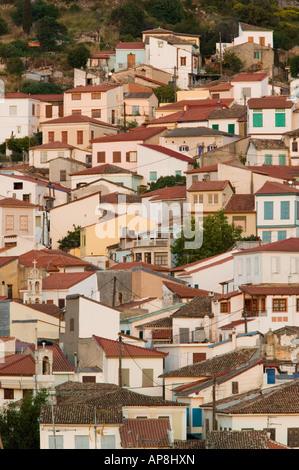 Griechenland, nordöstlichen Ägäischen Inseln, SAMOS, Vathy (Samos-Stadt): Gebäude der Ano Vathy Dorf / Dämmerung Stockfoto