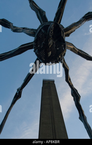 Louise Bourgeois Spider Klangskulptur außerhalb der Tate Modern, London Stockfoto