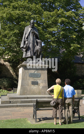 Statue von "Sir Alfred Lord Tennyson" Lincoln Lincolnshire England Stockfoto