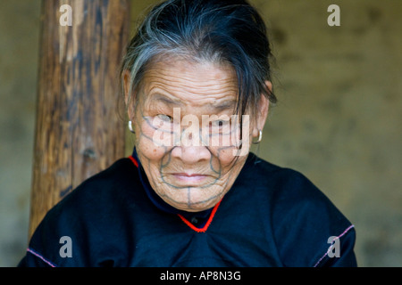 Li Frau Insel Hainan China Stockfoto