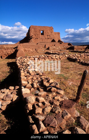 Morgenlicht an der Mission Kirche und Convento in Pecos Pueblo Pecos nationaler historischer Park New Mexico Stockfoto