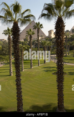 Pyramide von Khufu (Cheops) gesehen von Mena House Hotel, Kairo, Gizeh, Ägypten Stockfoto