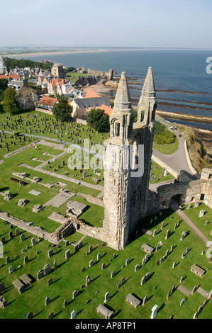 Saint St Andrews von der Spitze des St Rule Turm auf dem Gelände der Kathedrale, Fife.  XPL 3368-332 Stockfoto