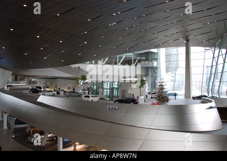 BMW Welt (Welt)-Showroom in München, Deutschland Stockfoto