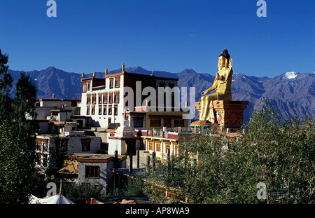 Likir Kloster mit riesigen Buddha-statue Stockfoto