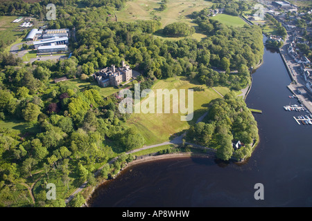 Ein Luftbild des Lews Castle College und das Gelände in Stornoway, Isle of Lewis. Stockfoto