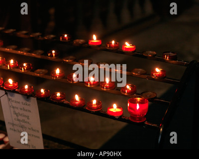 Salisbury Kathedrale Votiv-Kerzen Stockfoto