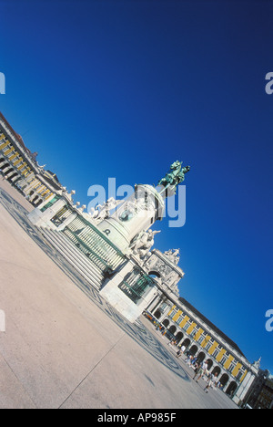 Statue von Jose 1 in der majestätischen Praco Do Comercio Lissabon Portugal EU Europa eye35.com Stockfoto