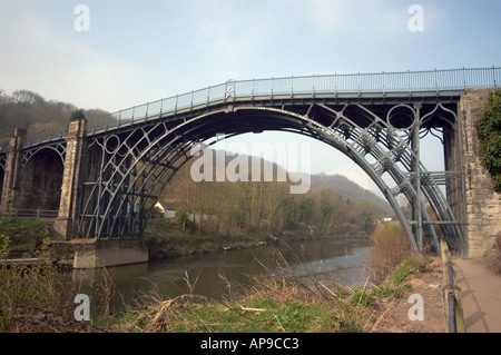 Die berühmte Ironbridge über den Fluss Severn in Shropshire, England Stockfoto
