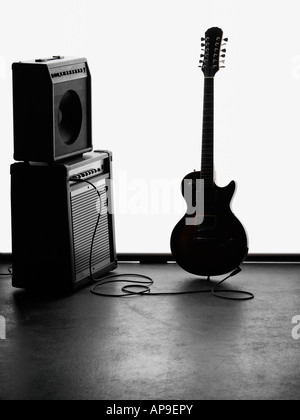 Verstärker und e-Gitarre Stockfoto