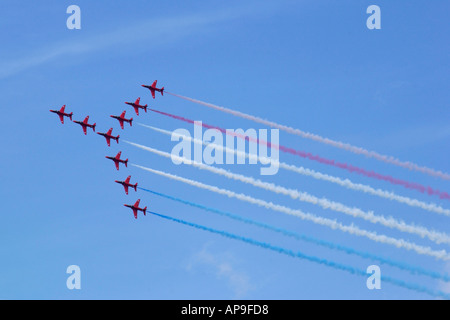 Red Arrows Durchführung Antenne Display an RAF Fairford Gloucestershire England UK GB Stockfoto