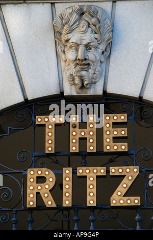 Ritz Hotel Schild, Piccadilly, London, England, UK Stockfoto