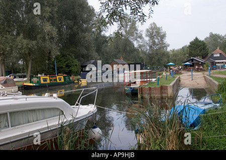 Papier-Mühle-Sperre auf Fluß Chelmer bei kleinen Baddow in der Nähe von Chelmsford Essex GB UK Stockfoto