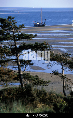 Terschelling genannt einem traditionellen Segelboot flach auf die Noordsvaarder Gezeiten Sand Platte Stockfoto