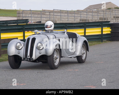 ANGLESEY NORTH WALES UK September A BMW 328 Sport Auto im Vintage Sport Autorennen Stockfoto