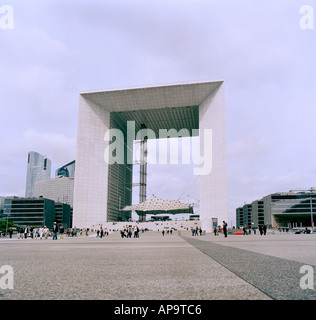 La Grande Arche im Geschäft Bezirk von Komplex De La Defense in der Stadt von Paris In Frankreich In Europa Stockfoto