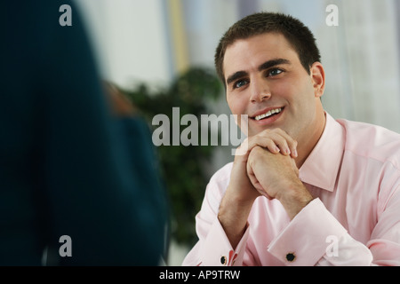 Nahen Ostens Geschäftsmann Kollegen anhören Stockfoto