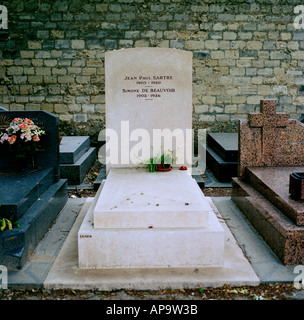 Grab von Jean Paul Sartre und Simone de Beauvoir in Montparnasse-Friedhof in der Stadt von Paris In Frankreich In Europa Stockfoto