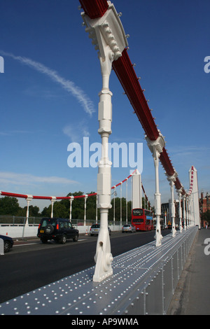 August 2006 Nord auf Chelsea Bridge London anzeigen Stockfoto