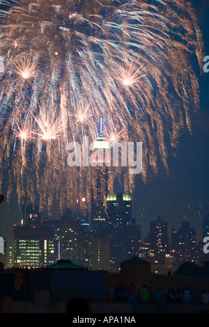 Feuerwerk 4. Juli 2006 New York City Blick vom Greenpoint Brooklyn Stockfoto