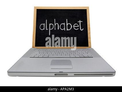 PERSÖNLICHEN LAPTOP NOTEBOOK MIT BLACKBOARD STATT BILDSCHIRM MIT DEM WORT ALPHABET KREIDE GESCHRIEBEN Stockfoto