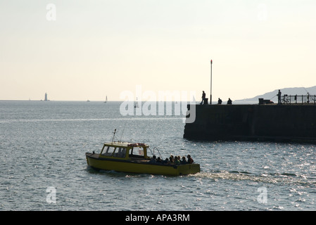 Fähre geht von den Fischern auf den Docks, Plymouth, Devon Stockfoto