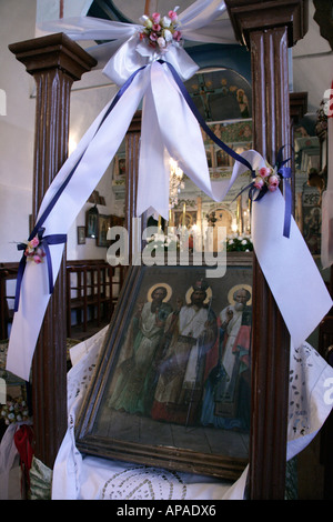 DETAIL DER GRIECHISCH-ORTHODOXE KIRCHE BEREIT FÜR EINE HOCHZEIT, IKARIA, GRIECHENLAND Stockfoto