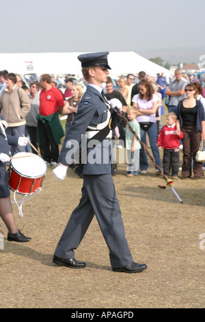 Kadett-Band marschieren bei RAFA Schlacht von Großbritannien Airshow Shoreham by Sea Airport September 2006 Stockfoto