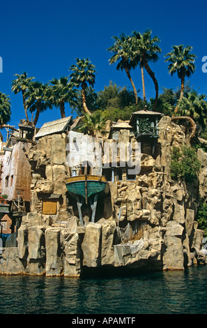 Gebäude hinter dem Lake, Treasure Island Hotel and Casino, Las Vegas, Nevada, USA Stockfoto