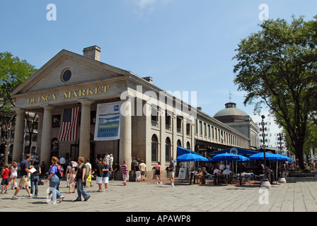 Quincy Markt und Touristen Boston MA Stockfoto