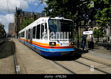 In der Church Street in South Yorkshire Sheffield Supertram Stockfoto