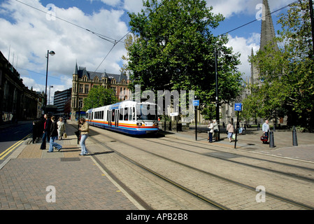 Parken von Sheffield Cathedral in South Yorkshire Supertram Stockfoto