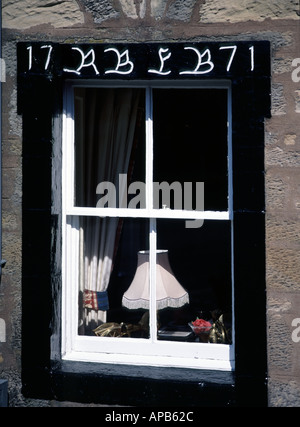 Falkland Nahaufnahme des Fensters mit Inschriften bilden Ehe Türsturz Stockfoto