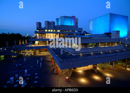 Das Nationaltheater in der South Bank London England erschossen in der Nacht Stockfoto