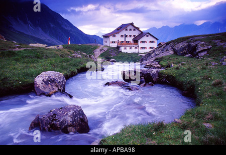 Die Neue Regensburger Hütte, Stubai Hohenweg walking Route, Stubaier Alpen, Österreich Stockfoto