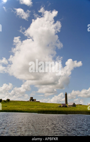 Devenish Island vom Lough Erne. Stockfoto