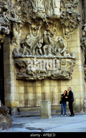 Bewundern Sie die Fassade des Tempels De La Sagrada Familia, Barcelona, Spanien Stockfoto