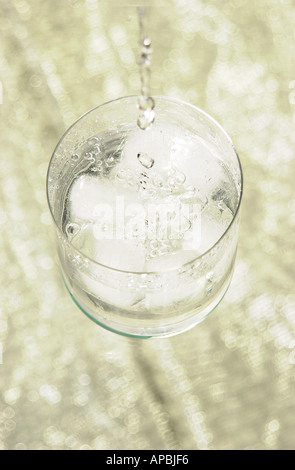Glas aus Eis und Alkohol Stockfoto