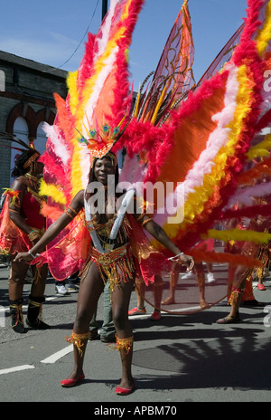 Schwarze Frau Tänzerin bei Notting Hill Karneval Parade, London Stockfoto