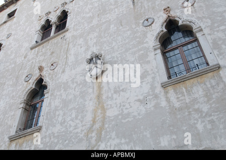 Einige Windows im Venezianischen Stil in der Antivari-Kechler Palace in Udine (19 Prozent). Stockfoto