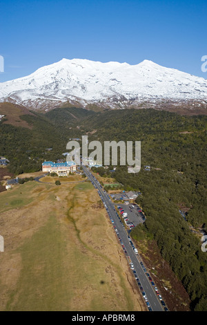 Mount Ruapehu und Grand Chateau Tongariro National Park Central Plateau Nordinsel Neuseeland Antenne Stockfoto