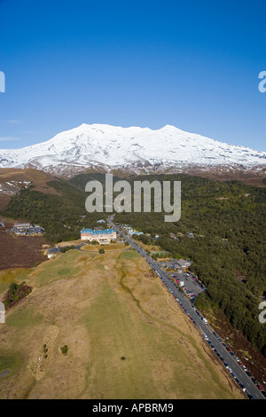 Mount Ruapehu und Grand Chateau Tongariro National Park Central Plateau Nordinsel Neuseeland Antenne Stockfoto