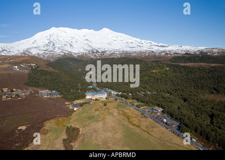 Mount Ruapehu und Grand Chateau Tongariro National Park Central Plateau Nordinsel Neuseeland Antenne Stockfoto