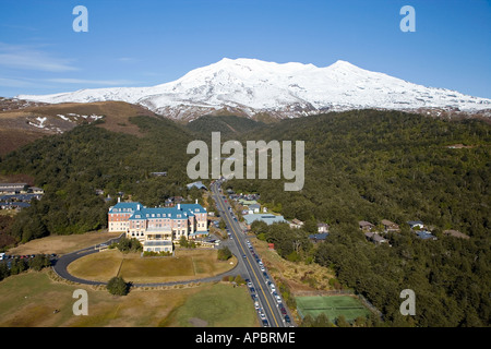 Mount Ruapehu und Grand Chateau Tongariro National Park Central Plateau Nordinsel Neuseeland Antenne Stockfoto