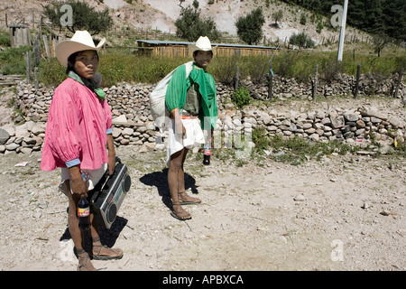 Tarahumara-Indianer in Samachique ein Dorf in der Sierra Tarahumara in der Nähe von Creel Mexiko Stockfoto