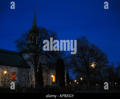 Bromma Kirche in Stockholm, Schweden, wurde im 12. Jahrhundert erbaut und ist eines der ältesten Gebäude Stockholms. Stockfoto