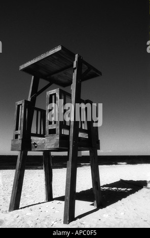 Strandwache leer stehen am Strand Stockfoto