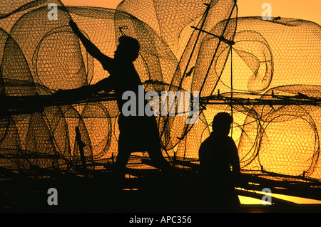 Expatriate Fischer ihre Netze an den Docks in Doha Katar stapeln Stockfoto