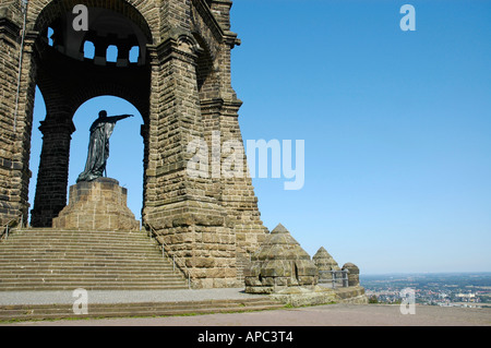 Kaiser Wilhelm Denkmal an der Porta Westfalia auf der Weser, Teutoburger Wald, Nordrhein-Westfalen, Deutschland Stockfoto