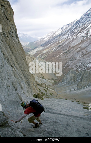 Wanderer auf dem Weg zum Tilicho-See. Annapurna Circuit Trek. Nepal Stockfoto